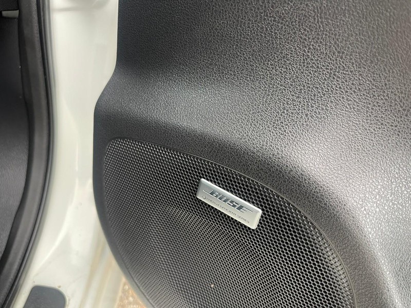 Nissan LEAF Vehicle Image 09