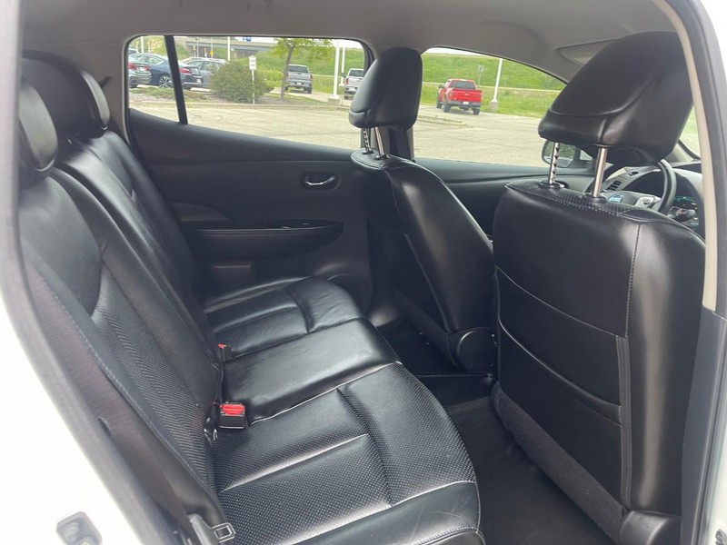 Nissan LEAF Vehicle Image 10