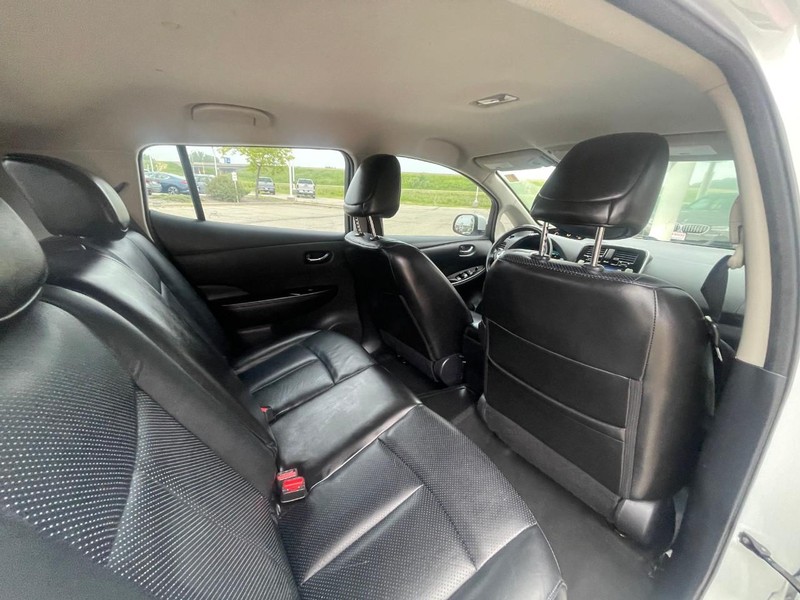 Nissan LEAF Vehicle Image 11