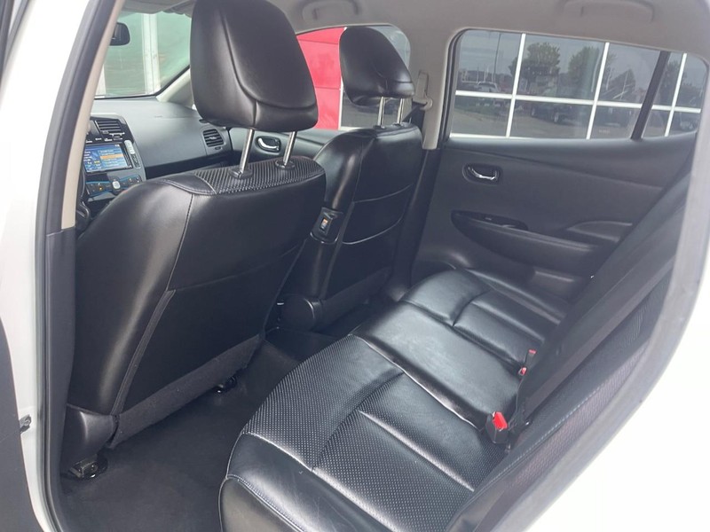 Nissan LEAF Vehicle Image 14