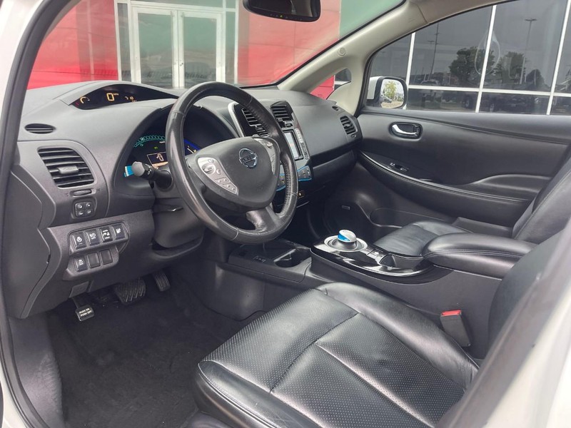 Nissan LEAF Vehicle Image 15