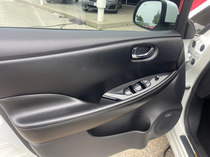 Nissan LEAF Vehicle Image 16