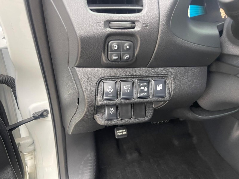Nissan LEAF Vehicle Image 17