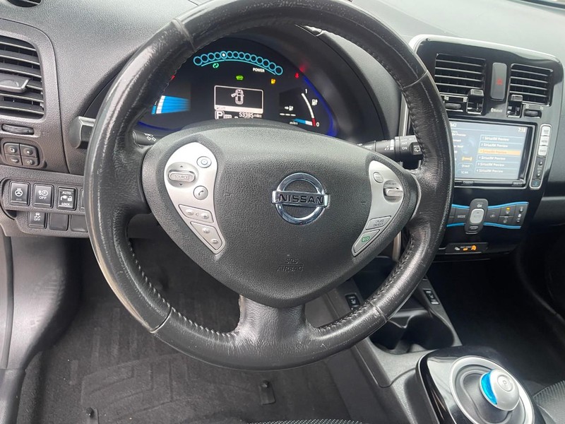 Nissan LEAF Vehicle Image 18