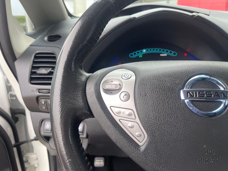 Nissan LEAF Vehicle Image 19
