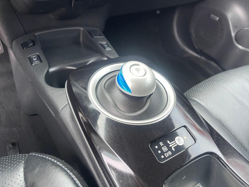 Nissan LEAF Vehicle Image 24