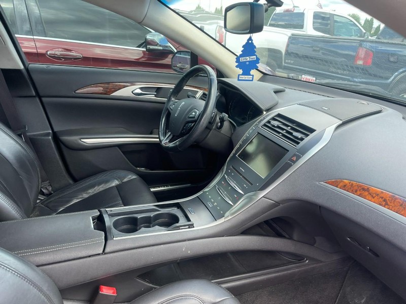 Lincoln MKZ Vehicle Image 02