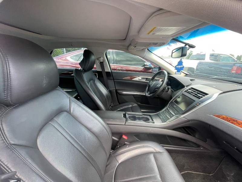 Lincoln MKZ Vehicle Image 03