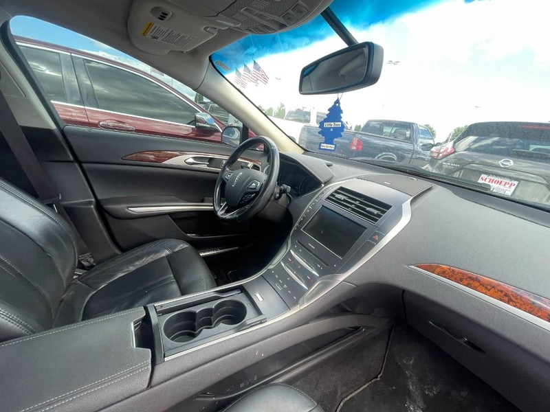 Lincoln MKZ Vehicle Image 05