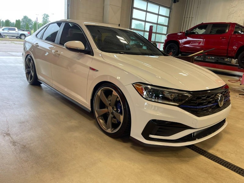 Volkswagen Jetta GLI Vehicle Image 02