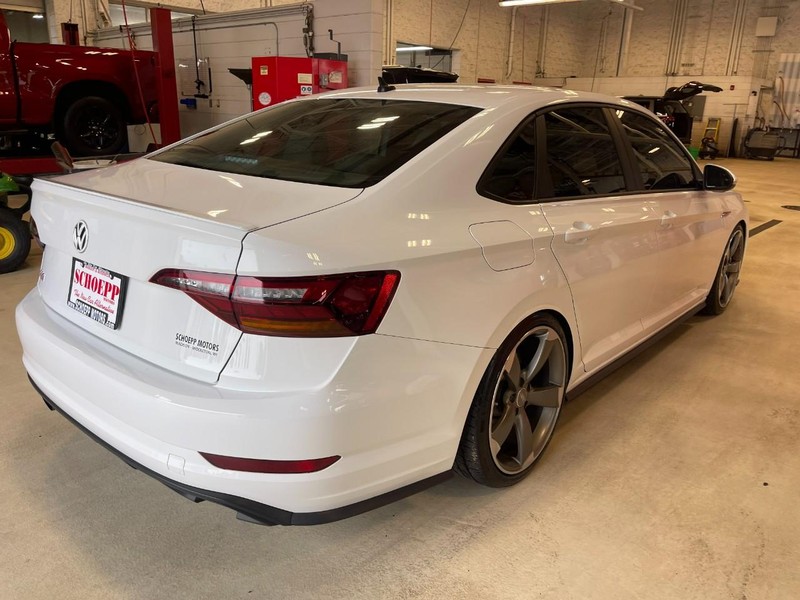 Volkswagen Jetta GLI Vehicle Image 03