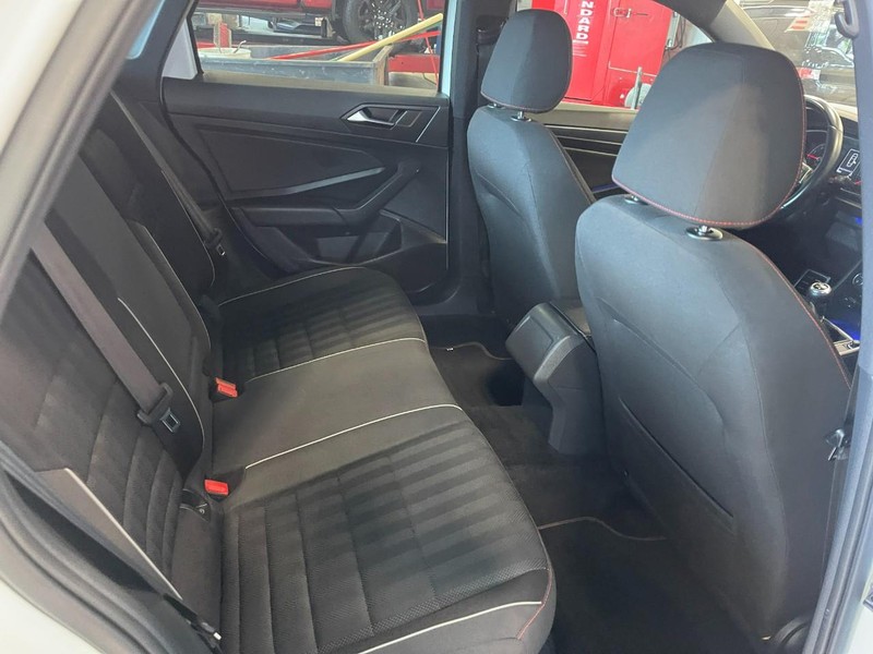 Volkswagen Jetta GLI Vehicle Image 09