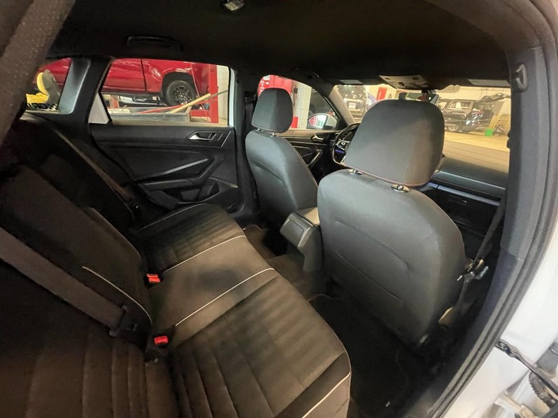 Volkswagen Jetta GLI Vehicle Image 10