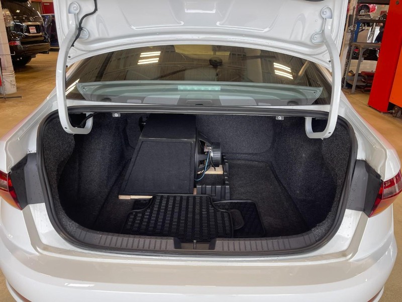 Volkswagen Jetta GLI Vehicle Image 12