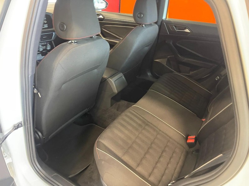 Volkswagen Jetta GLI Vehicle Image 13