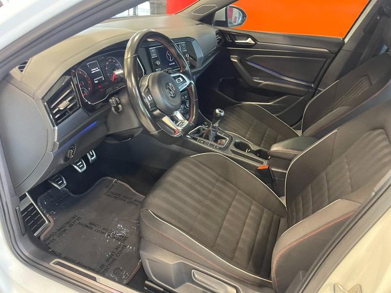 Volkswagen Jetta GLI Vehicle Image 15