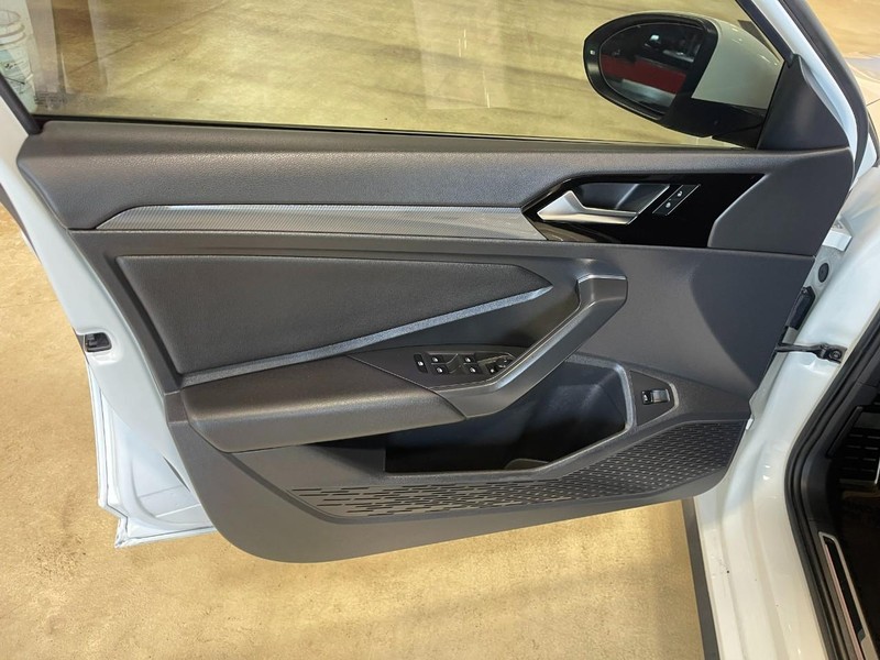 Volkswagen Jetta GLI Vehicle Image 16