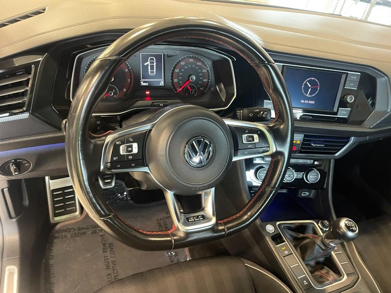 Volkswagen Jetta GLI Vehicle Image 18