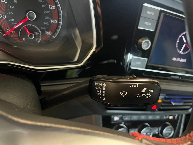 Volkswagen Jetta GLI Vehicle Image 22