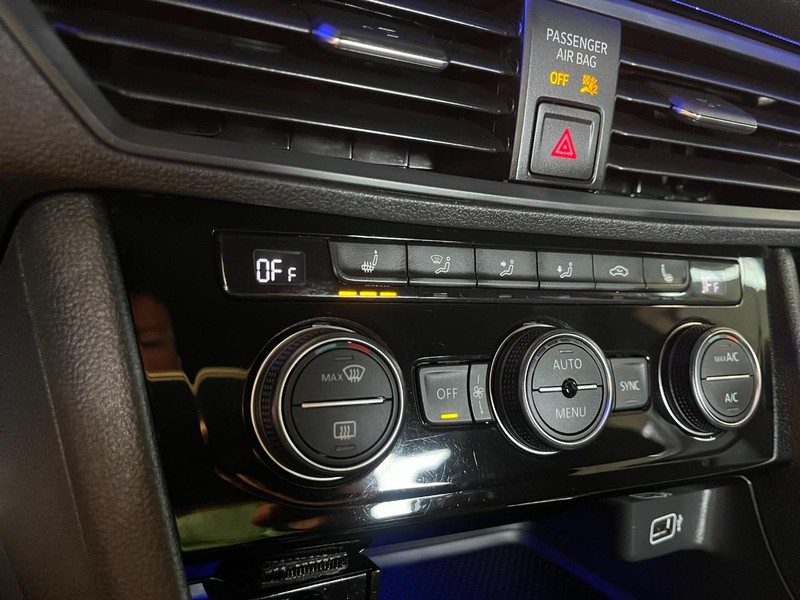Volkswagen Jetta GLI Vehicle Image 27