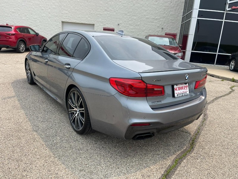 BMW 5 Series Vehicle Image 04