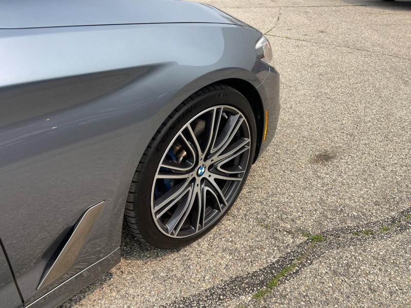 BMW 5 Series Vehicle Image 05