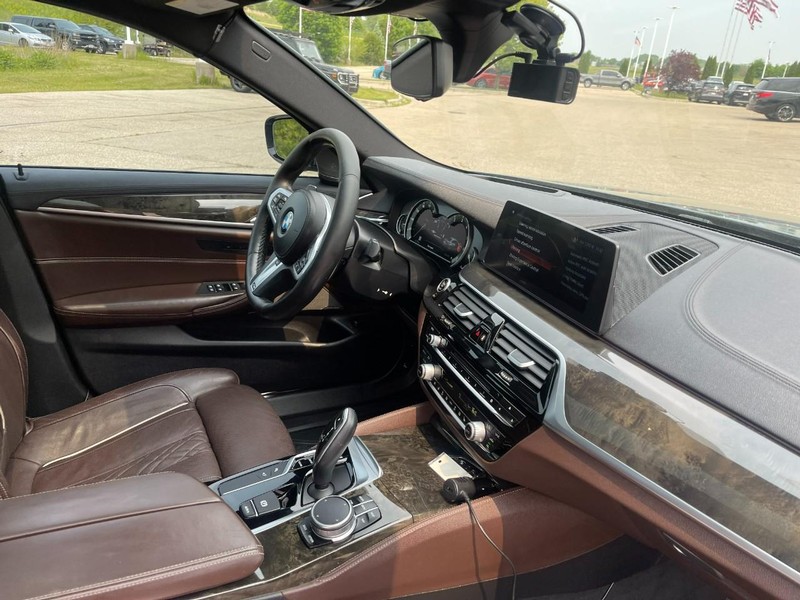 BMW 5 Series Vehicle Image 06
