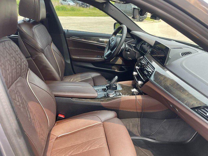 BMW 5 Series Vehicle Image 08