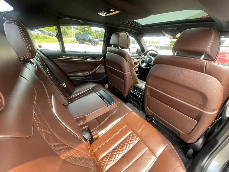 BMW 5 Series Vehicle Image 13