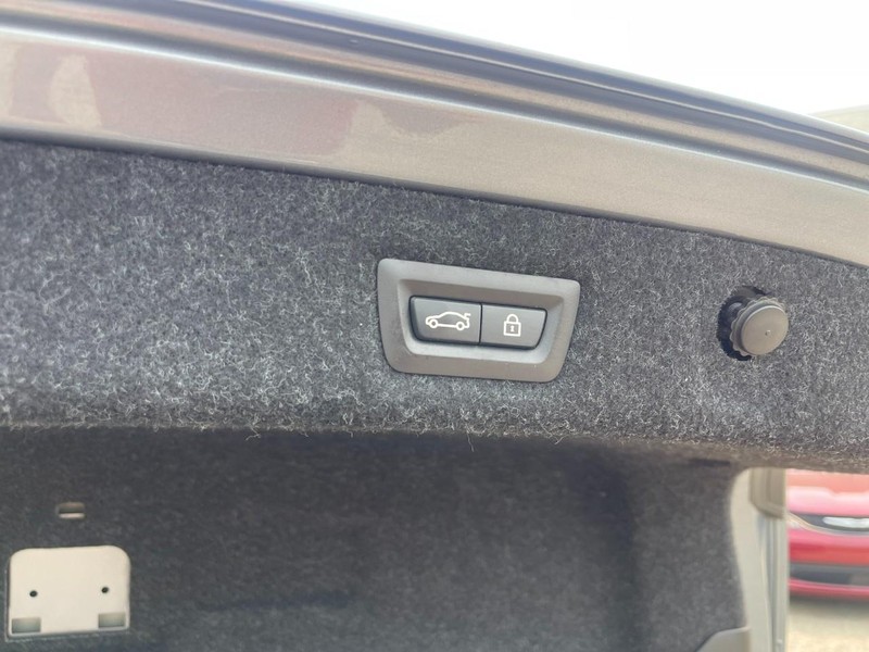 BMW 5 Series Vehicle Image 18