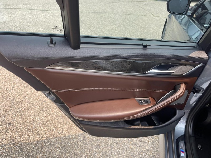 BMW 5 Series Vehicle Image 20