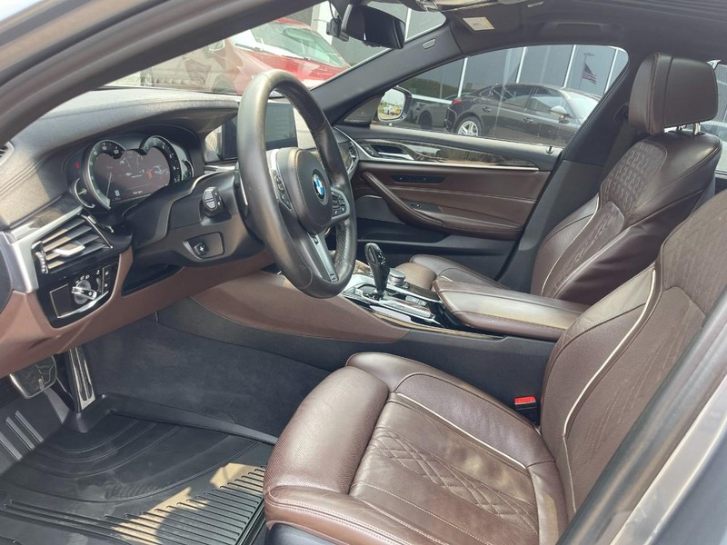 BMW 5 Series Vehicle Image 21