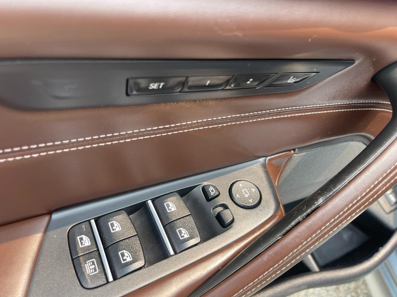 BMW 5 Series Vehicle Image 24