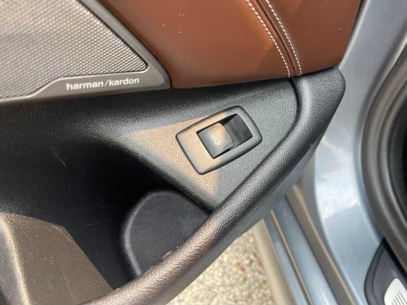 BMW 5 Series Vehicle Image 25