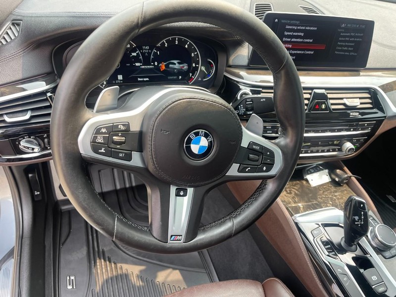 BMW 5 Series Vehicle Image 28