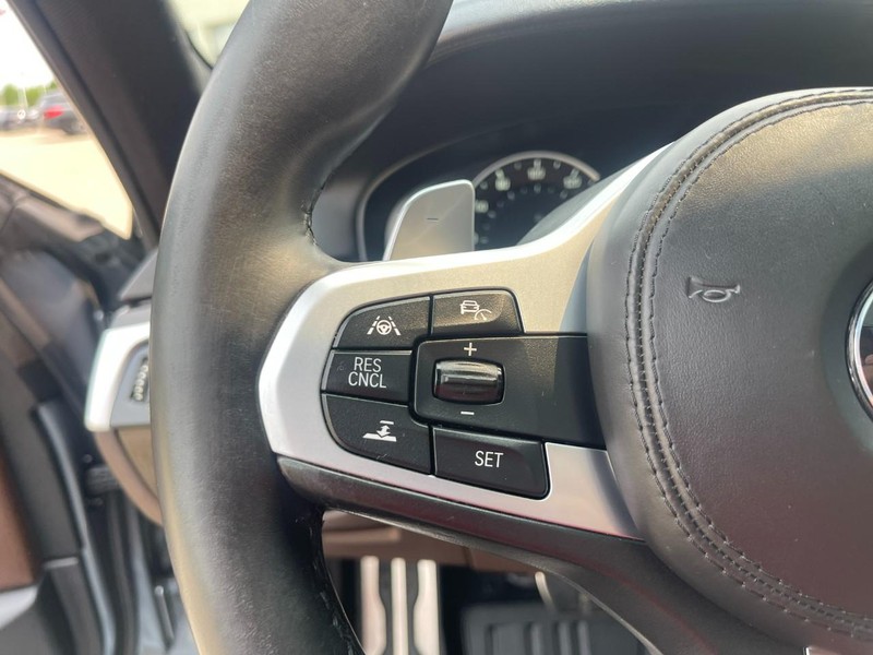 BMW 5 Series Vehicle Image 29