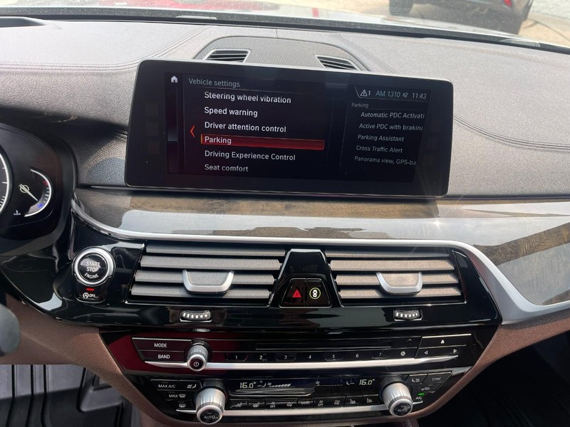 BMW 5 Series Vehicle Image 35