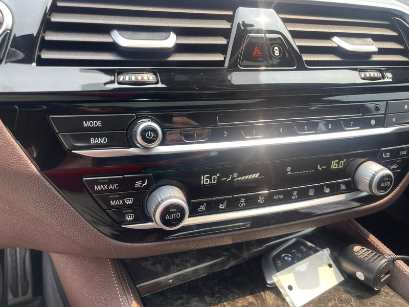 BMW 5 Series Vehicle Image 40