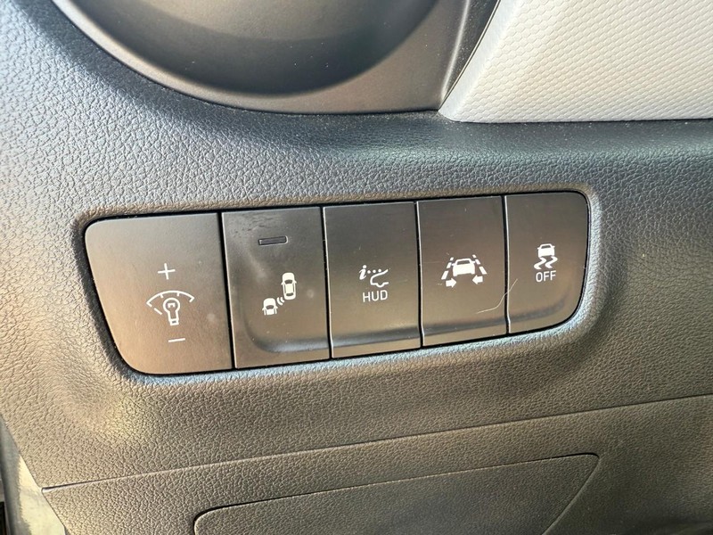 Hyundai Kona Vehicle Image 18