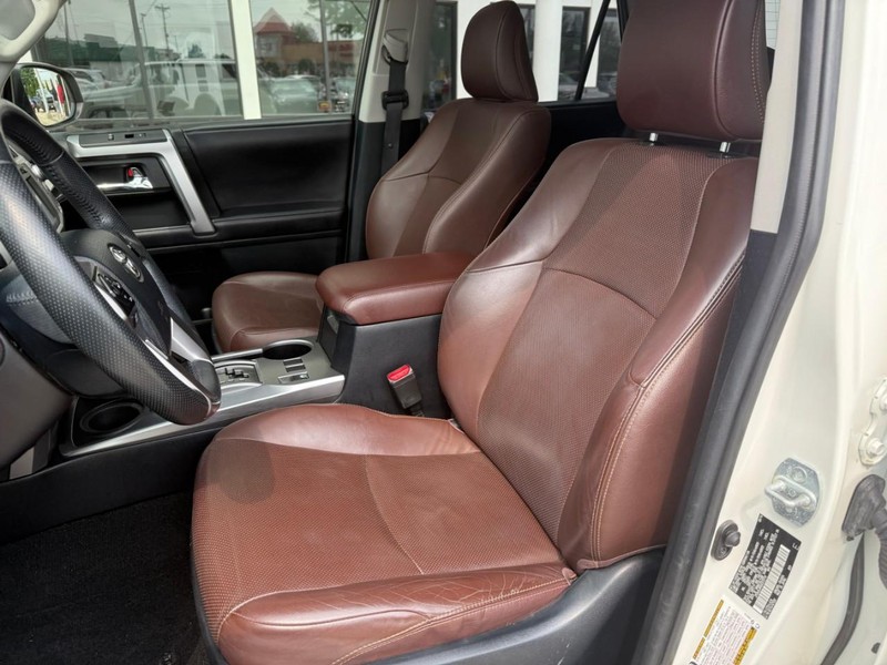 Toyota 4Runner Vehicle Image 09