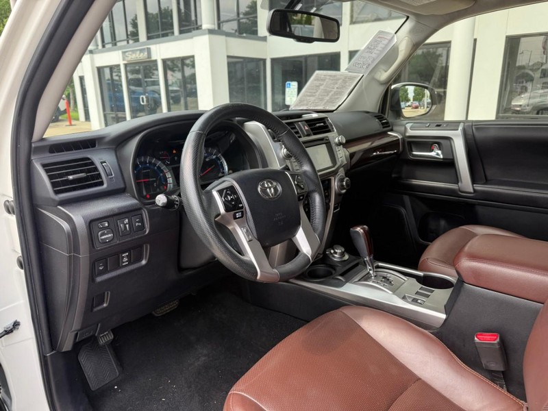 Toyota 4Runner Vehicle Image 10