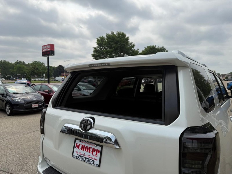 Toyota 4Runner Vehicle Image 17