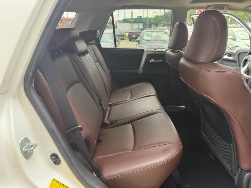 Toyota 4Runner Vehicle Image 18