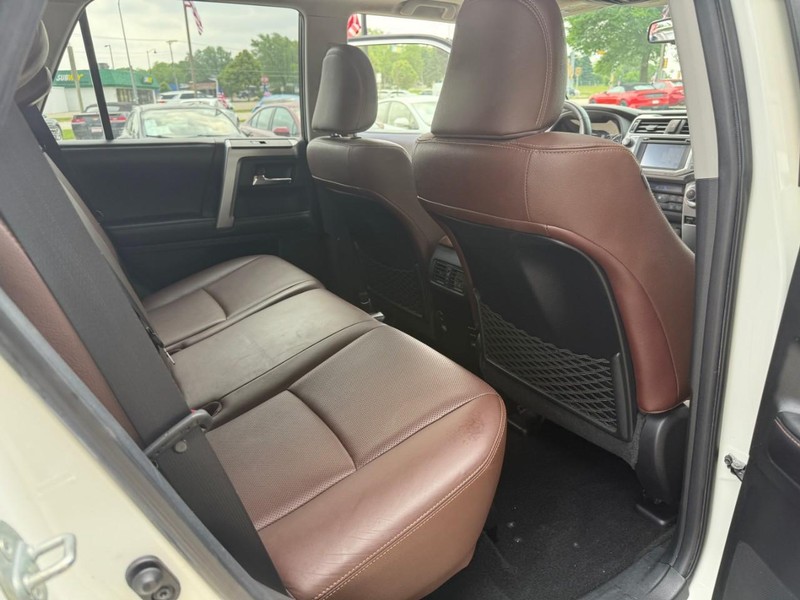 Toyota 4Runner Vehicle Image 19