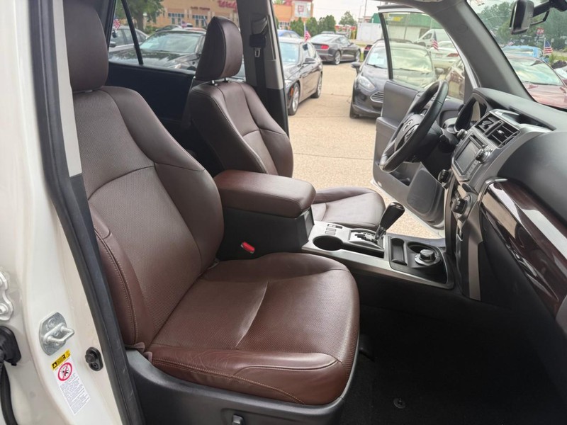 Toyota 4Runner Vehicle Image 20