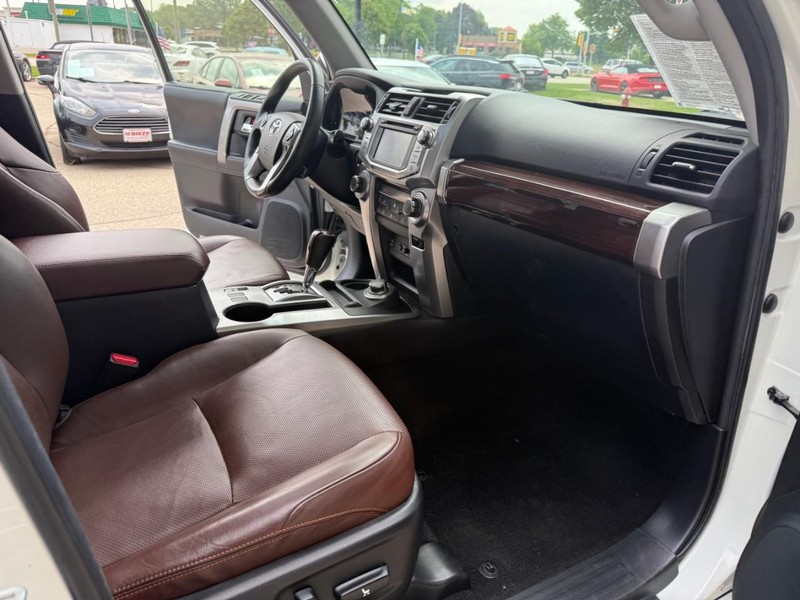 Toyota 4Runner Vehicle Image 21