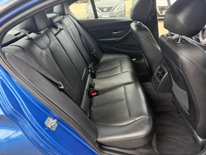 BMW 3 Series Vehicle Image 13
