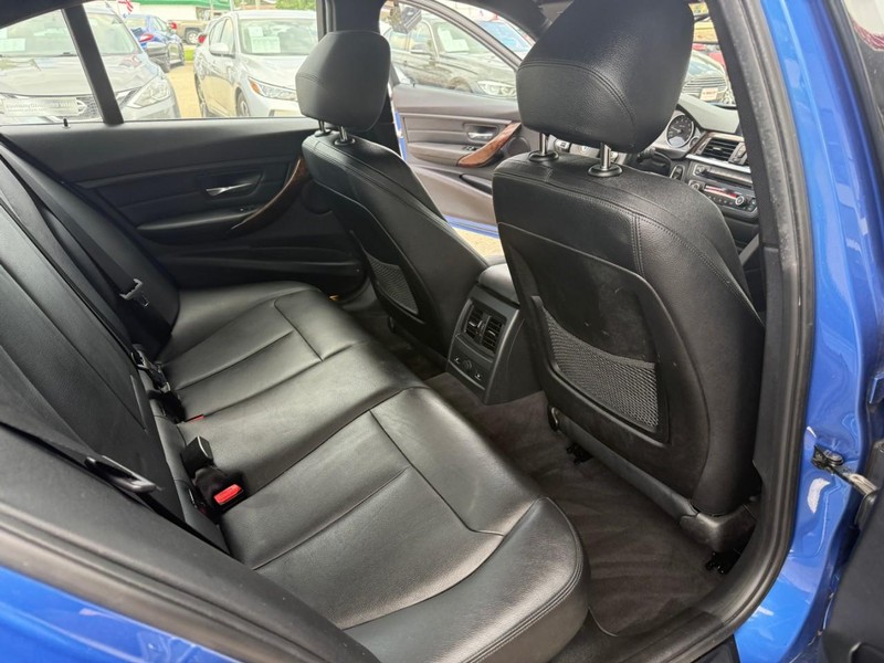 BMW 3 Series Vehicle Image 14