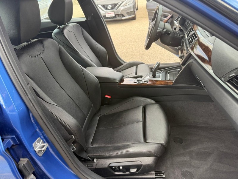 BMW 3 Series Vehicle Image 15