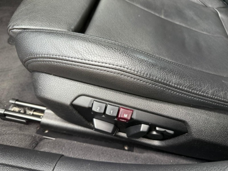 BMW 3 Series Vehicle Image 17